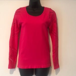 Fabletics Open Knit Jacquard Pattern Top. MEDIUM.